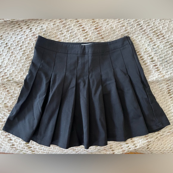 Black Pleated Mini Skirt - Picture 3 of 4